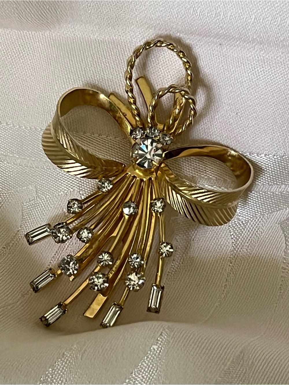 Vintage Sarah Coventry Vogue Rhinestone Brooch